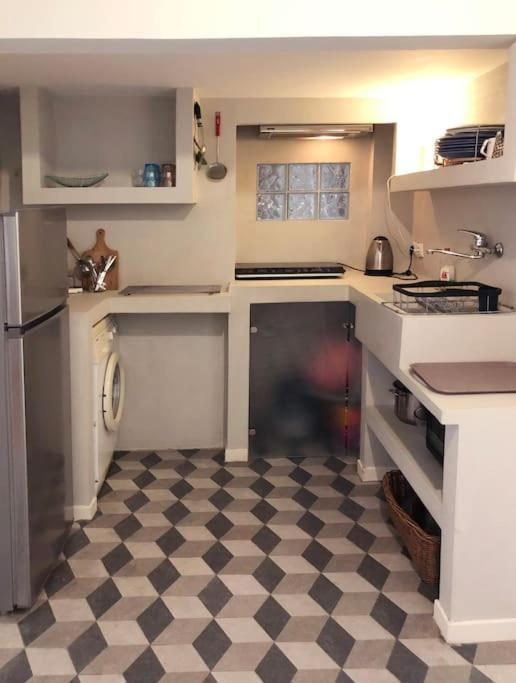 Appartamento 5Th Floor Bright Flat At Bohemian Exarcheia Atene Esterno foto