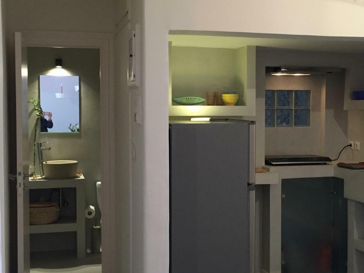 Appartamento 5Th Floor Bright Flat At Bohemian Exarcheia Atene Esterno foto