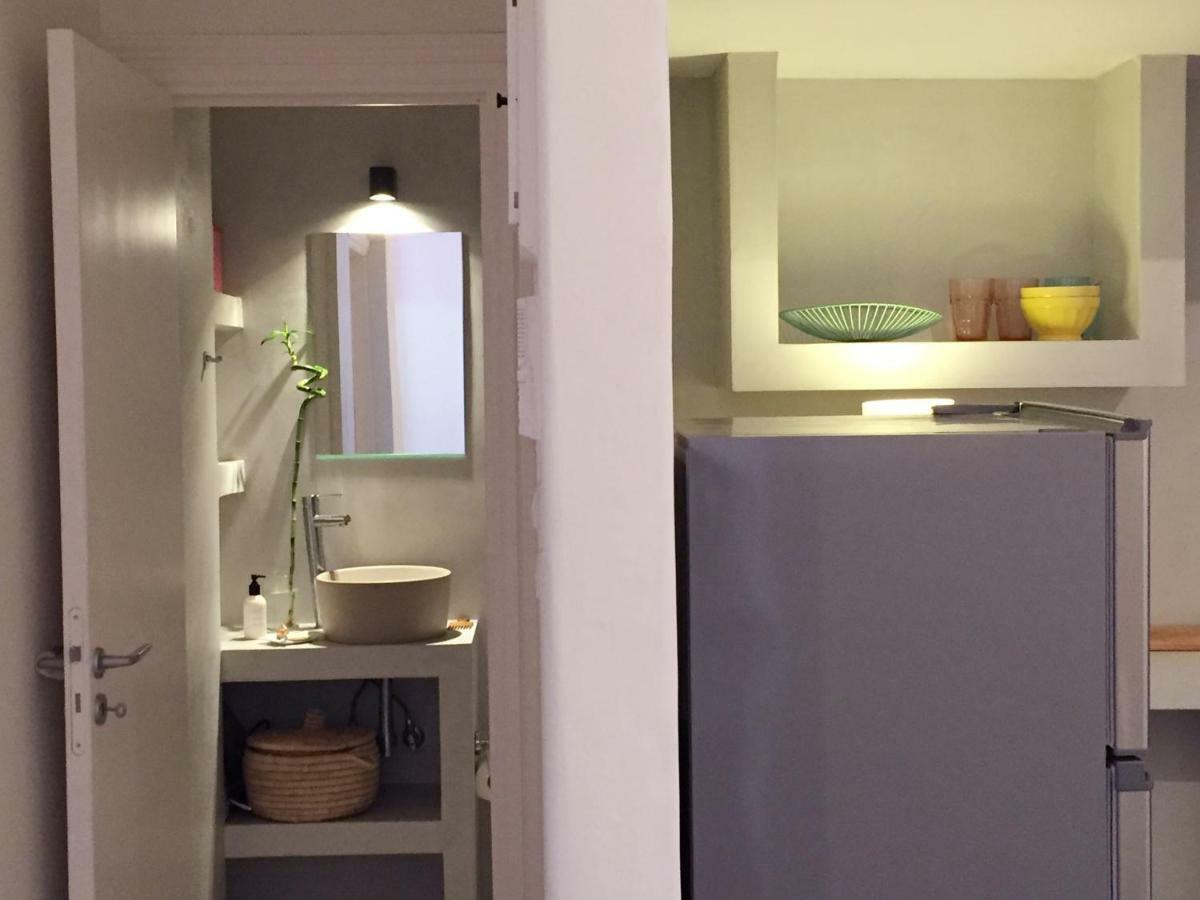 Appartamento 5Th Floor Bright Flat At Bohemian Exarcheia Atene Esterno foto